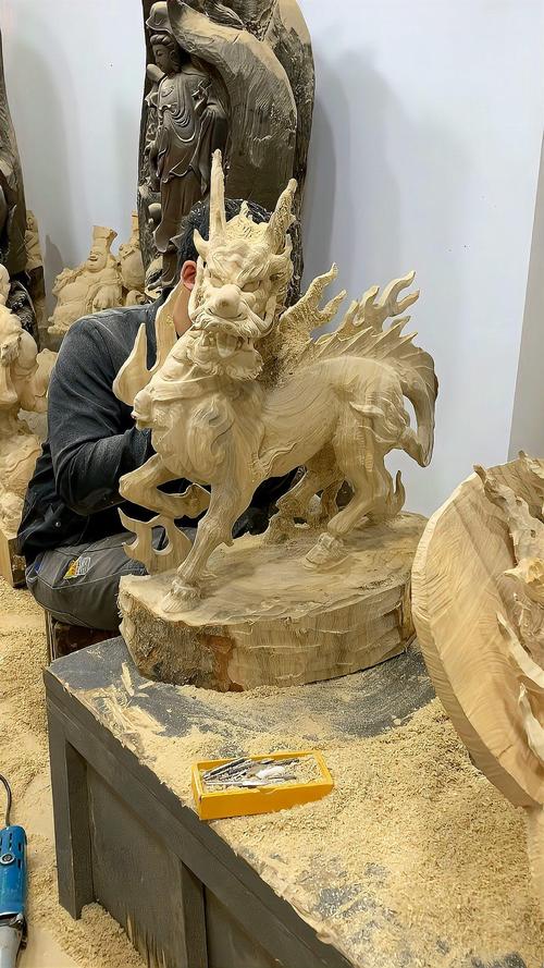香樟木瑞獸招財麒麟 匠心獨運的工藝品擺件